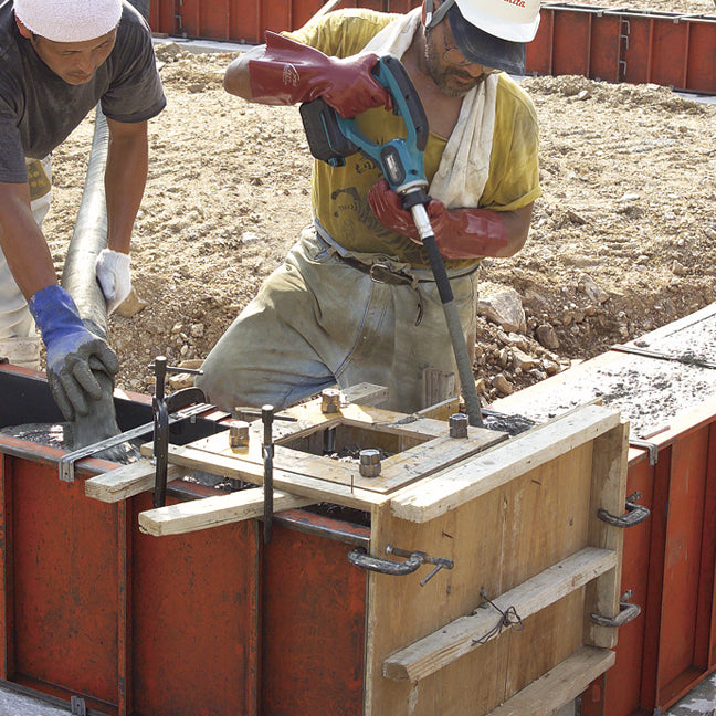 Makita DVR450Z LXT 18V Cordless Concrete Vibrator 25mm X 1200mm (Body Only)