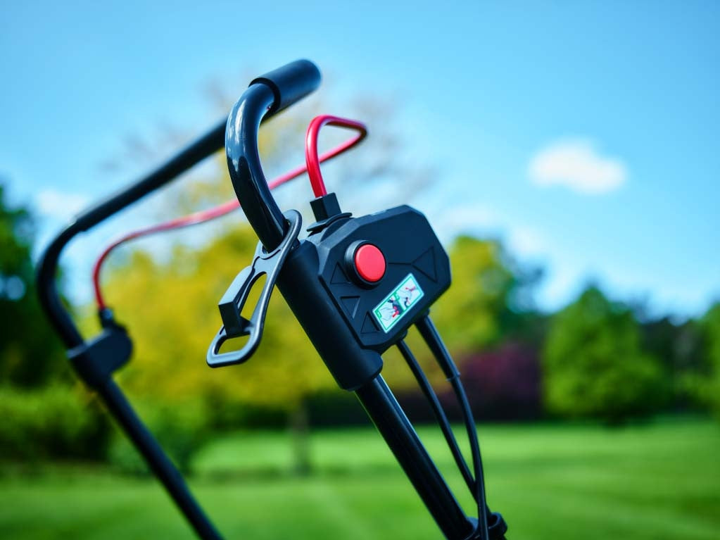 Makita ELM3720 Lawn Mower 1400W 370mm 20-55mm Height 40l Grass Box