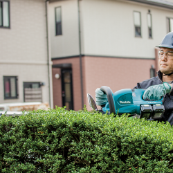 MAKITA DUH651Z CORDLESS HEDGE TRIMMER  18V X2  25-1/2" 3600SPM 0.32KW W/O BATT & CHARGER ( XPT )