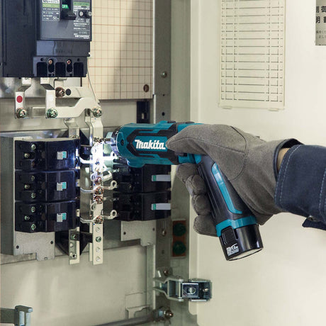 Makita TD022DSE 7.2V Cordless Driver Drill 1/4" 20NM Incl. 2x 1.5Ah Battery, 1x Charger